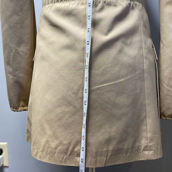 Vintage Etienne Aigner khaki trench coat with cinched waist hoodie and emblem - Picture 14 of 14